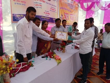 कौशाम्बी25मार्च25*उत्कृष्ट कार्य करने वाले ग्राम प्रधानों को किया गया सम्मानित*