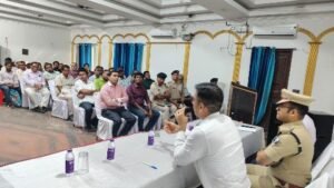 मोतिहारी26मार्च25*सभागार में जिले के सभी सरकारी डॉक्टर के साथ DM-SP और सिविल सर्जन ने समीक्षा और संचय बैठक किया