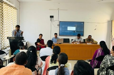 बाराबंकी* 26.03.2025* जिला शिक्षा एवम् प्रशिक्षणसंस्थान द्वारा साइबर अपराध व बचाव हेतु जागरुकता कार्यक्रम का किया गया आयोजन-*