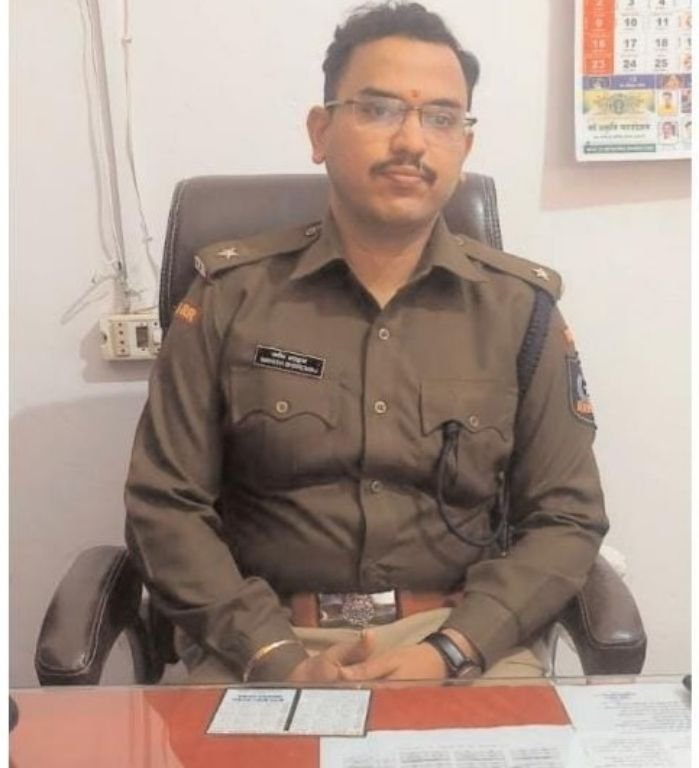 सतना27मार्च2025*घर में घुसकर चोरी करने वाले आरोपी को किया गिरफ्तार