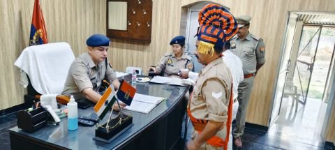 उन्नाव28मार्च25*पुलिस अधीक्षक द्वारा शुक्रवार की साप्ताहिक परेड की सलामी ली गयी तथा परेड का निरीक्षण किया गया।