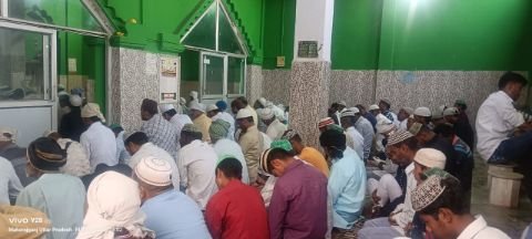 रायबरेली28मार्च25*क्षेत्र के अनेक मस्जिदों में अकीदत के साथ अदा की गई जुम्मे के अलविदा की नमाज