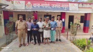 मथुरा29मार्च25* सट्टा की खाई वाडी कर रहे 05 सटोरियों को किया गिरफ्तार, कब्जे से सट्टा पर्चा व कुल 2825/- रूपये किये बरामद ।*