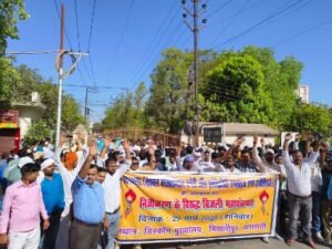 वाराणसी29मार्च25* बिजली महापंचायत में प्रधानमंत्री को प्रस्ताव भेज कर निजीकरण रद्द करने की मांग की गई: