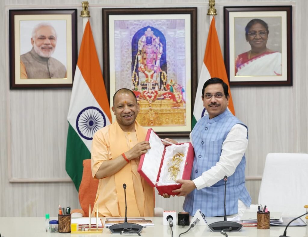 लखनऊ10अप्रैल25 मुख्यमंत्री योगी आदित्यनाथ जी एवं माननीय मंत्री,