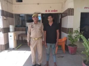 मथुरा14अप्रैल25अवैध चाकू के साथ किया गिरफ्तार*