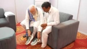 हरियाणा14अप्रैल25 PM मोदी ने अपने हाथों से पहनाए जूते,