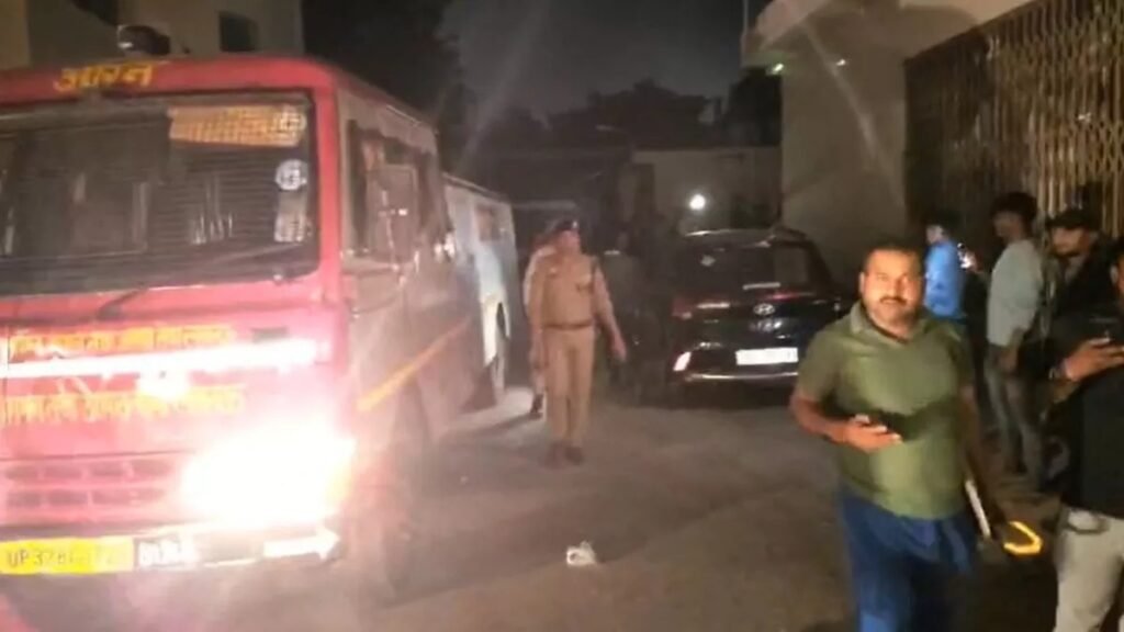 लखनऊ 14अप्रैल25के लोकबंधु अस्पताल में लगी भीषण आग,