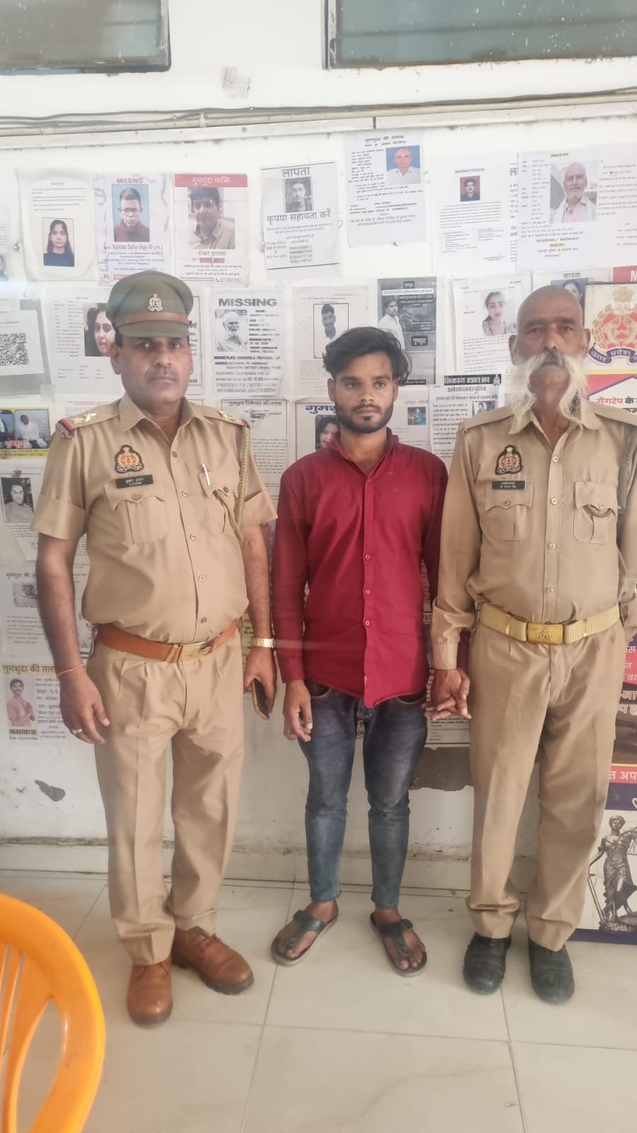 मथुरा 16 अप्रैल 2025*थाना वृन्दावन पुलिस ने सामूहिक बलात्कार के अभियोग में वाँछित अभियुक्त को किया गिरफ्तार* मथुरा 16 अप्रैल 2025*थाना वृन्दावन पुलिस ने सामूहिक बलात्कार के अभियोग में वाँछित अभियुक्त को किया गिरफ्तार*