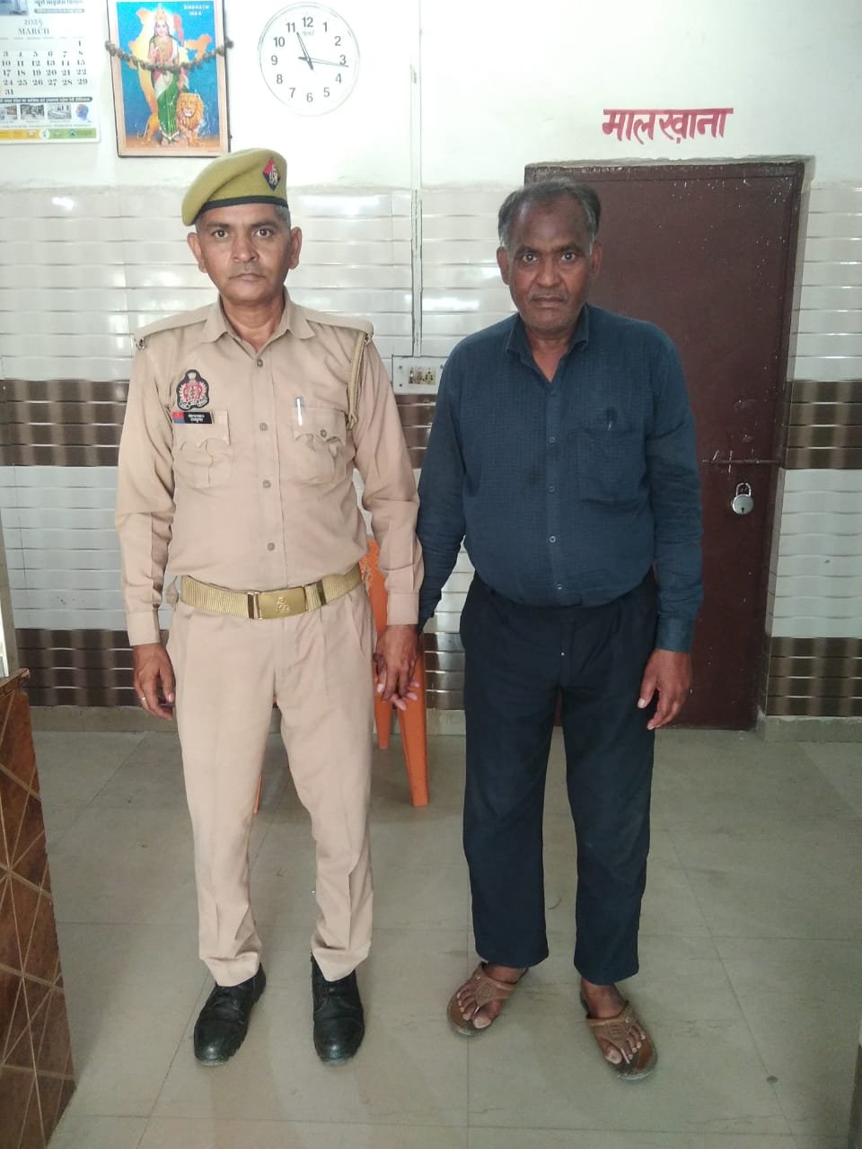 मथुरा 18 अप्रैल 25*थाना कोसीकलां पुलिस द्वारा एक नफर अभियुक्त को 00.258 कि0ग्रा0 अवैध गांजा के साथ किया गिरफ्तार ।* मथुरा 18 अप्रैल 25*थाना कोसीकलां पुलिस द्वारा एक नफर अभियुक्त को 00.258 कि0ग्रा0 अवैध गांजा के साथ किया गिरफ्तार ।*