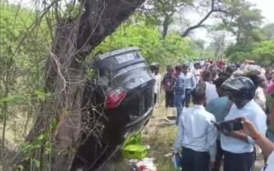 अम्बेडकरनगर20अप्रैल25*तेज रफ्तार कार की टक्कर से आठ वर्षीय बालिका की मौत, पांच घायल अम्बेडकरनगर20अप्रैल25*तेज रफ्तार कार की टक्कर से आठ वर्षीय बालिका की मौत, पांच घायल