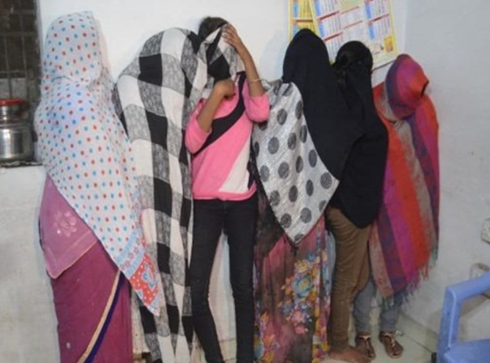 काशीपुर21अप्रैल25*दो अलग-अलग जगहों पर छापेमारी कर सेक्स रैकेट का भंडाफोड़ किया।