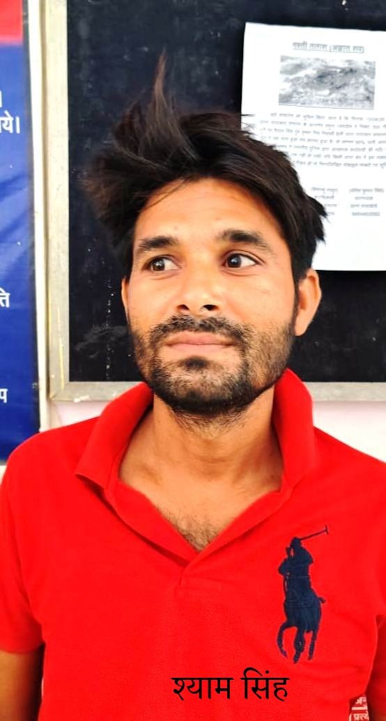 मथुरा 22 अप्रैल25*बलदेव पुलिस द्वारा 01 वारण्टी अभियुक्त को किया गिरफ्तार।*