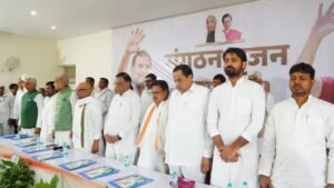 लखनऊ23अप्रैल25*आतंकी हमले के शहीदों को उत्तर प्रदेश कांग्रेस कमेटी के कार्यालय में श्रद्धाजंलि अर्पित की गई