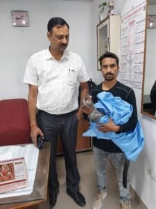 लखनऊ24अप्रैल25 कैट के घुस जाने के बाद हड़कंप मच गया