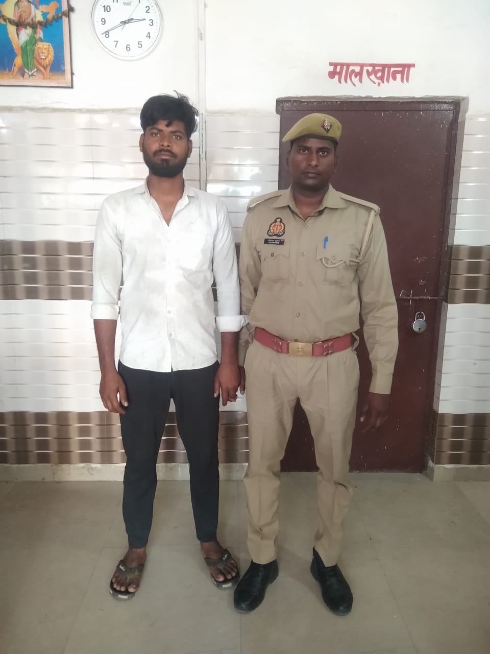 मथुरा 24 अप्रैल 25*कोसीकलां पुलिस द्वारा जिन्दा कारतूस .315 बोर के साथ किया गिरफ्तार*