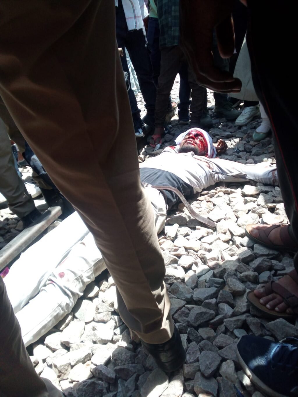 कानपुर25अप्रैल25 ट्रेन के चपेट में एक विद्यार्थी बालक  कानपुर25अप्रैल25 ट्रेन के चपेट में एक विद्यार्थी बालक