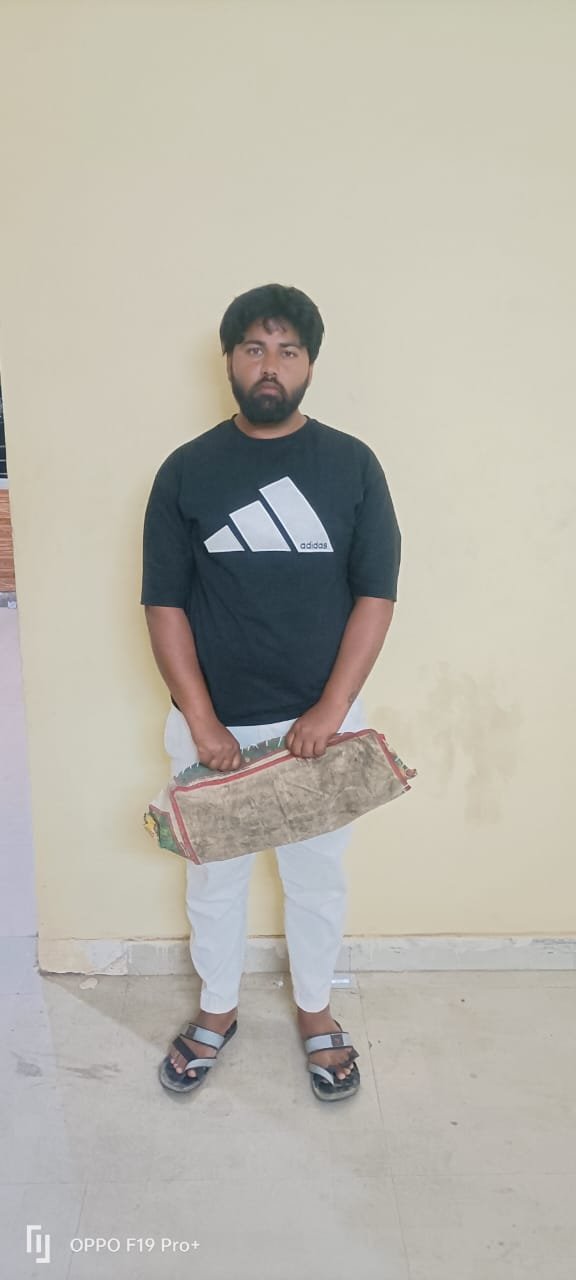 मथुरा 25 अप्रैल 25*थाना सुरीर पुलिस द्वारा 14 पव्वे सहित एक अभियुक्त को किया गिरफ्तार।*