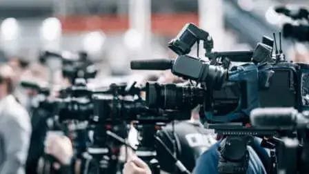 नई दिल्ली26अप्रैल25देश की सुरक्षा पर सरकार सख्त, रक्षा अभियानों के लाइव प्रसारण पर सूचना प्रसारण मंत्रालय ने लगाई रोक..!*