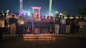 जयपुर26अप्रैल25शहीदों को दी गई भावभीनी श्रद्धांजलि, अमर जवान ज्योति पर निकाला कैंडल मार्च