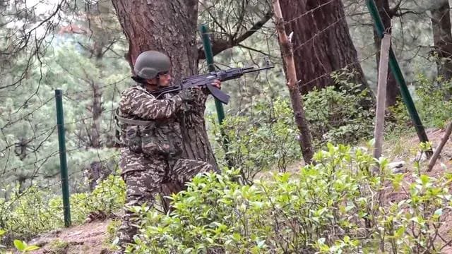 नई दिल्ली27अप्रैल25*पहलगाम आतंकी हमले के बाद सेना का बड़ा ऐक्शन, अनंतनाग में 175 संदिग्ध हिरासत में लिए गए..!* नई दिल्ली27अप्रैल25*पहलगाम आतंकी हमले के बाद सेना का बड़ा ऐक्शन, अनंतनाग में 175 संदिग्ध हिरासत में लिए गए..!*