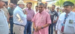 पूर्णिया बिहार 30 अप्रैल 25* विधायक विजय खेमका ने वेटिंग रूम कार्य प्रगति का निरीक्षण किया