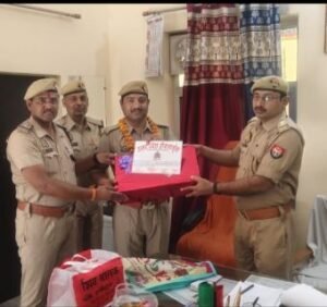 रायबरेली01अप्रैल25*कोतवाली प्रभारी ने प्रशस्ति पत्र देकर होमगार्ड को किया सम्मानित