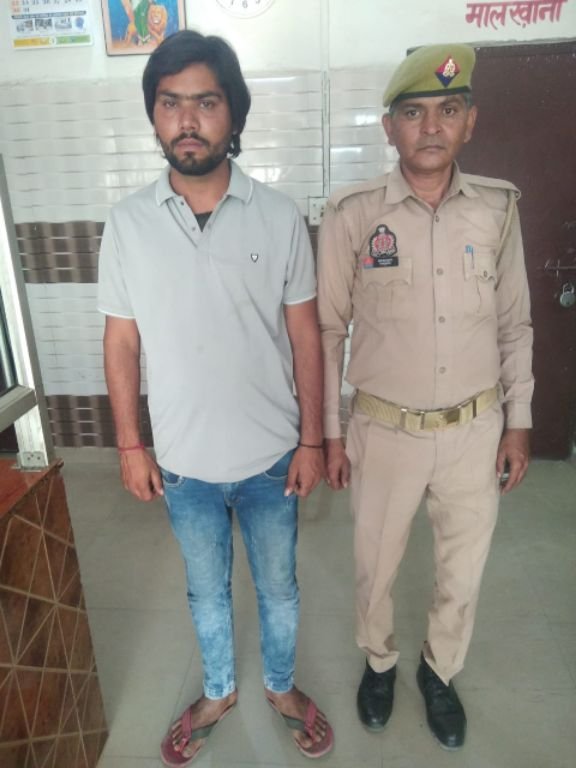 मथुरा 4 अप्रैल 2025* अभियुक्त को तीन जिन्दा कारतूस .315 बोर के साथ किया गिरफ्तार*