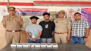 मथुरा5अप्रैल25*मोबाइल छीनने वाले 02 अभियुक्तों को मय छीने हुये 08 अदद मोबाइल (एन्ड्राइड) के किया गिरफ्तार ।