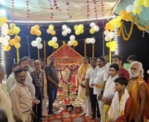 मथुरा05अप्रैल25*गऊघाट पर यमुना छठ पर्व की भव्य आरती, छप्पन भोग व फूल बंगला ने मोहा मन