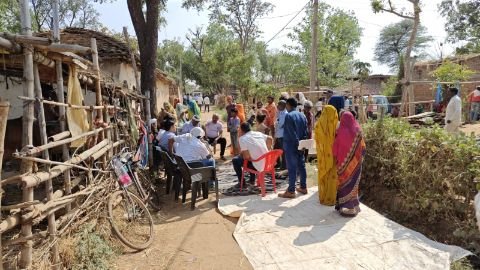 मऊगंज06अप्रैल25*बीते महीने पूर्व पुलिस जवान सनी द्विवेदी की हुई हत्या का अभी तक नहीं हुआ खुलासा शासन प्रशासन पर खड़े हुए सवाल मऊगंज06अप्रैल25*बीते महीने पूर्व पुलिस जवान सनी द्विवेदी की हुई हत्या का अभी तक नहीं हुआ खुलासा शासन प्रशासन पर खड़े हुए सवाल