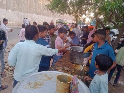 कानपुर देहात07अप्रैल2025*चैत्र नवरात्रि व रामनवमी पर आयोजित किया भंडारा