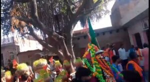 हमीरपुर06अप्रैल25*शिवनी ग्राम में राम नवमी के उपलक्ष्य में निकाले जबारों की शोभा यात्रा