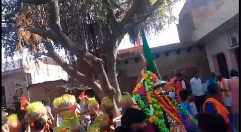 हमीरपुर06अप्रैल25*शिवनी ग्राम में राम नवमी के उपलक्ष्य में निकाले जबारों की शोभा यात्रा हमीरपुर06अप्रैल25*शिवनी ग्राम में राम नवमी के उपलक्ष्य में निकाले जबारों की शोभा यात्रा