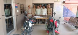 मथुरा 6 अप्रैल 2025*पंजीकृत चोरी के विभिन्न अभियोगों में वांछित 03 अभियुक्तगणों को किया गिरफ्तार।