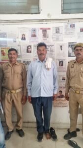 मथुरा 7 अप्रैल 2025* फर्जी दस्तावेज तैयार कर धोखाधडी करने वाले 01 वांछित अभियुक्त गिरफ्तार कर भेजा जेल*