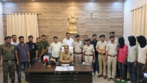 पूर्णिया बिहार8अप्रैल25* तीन अभियुक्त को एक देशी कट्टा एवं कांड में लूटी गई एक मोटरसाईकिल के साथ गिरफ्तार।