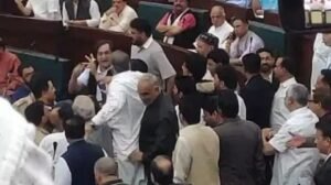 जम्मू कश्मीर08अप्रैल25*विधानसभा में दूसरे दिन भी वक्फ कानून पर हंगामा, नेकां और पीपुल्स कांफ्रेंस विधायकों के बीच झड़प