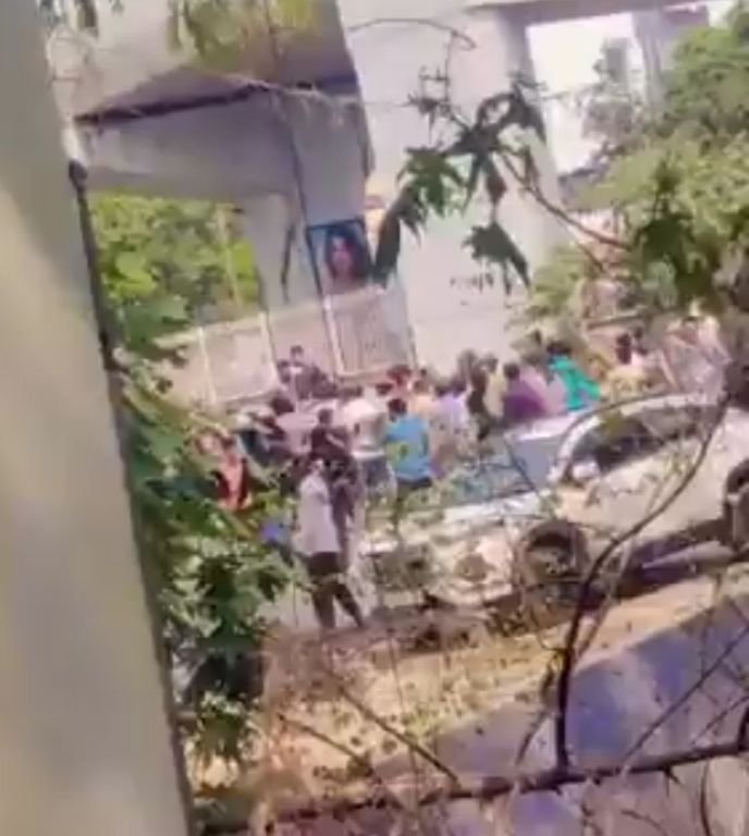 09अप्रैल25 लखनऊ -विवि में छात्रों के दो गुटों में जमकर मारपीट, विवि के गेट नंबर एक के पास जमकर मारपीट 09अप्रैल25 लखनऊ -विवि में छात्रों के दो गुटों में जमकर मारपीट, विवि के गेट नंबर एक के पास जमकर मारपीट