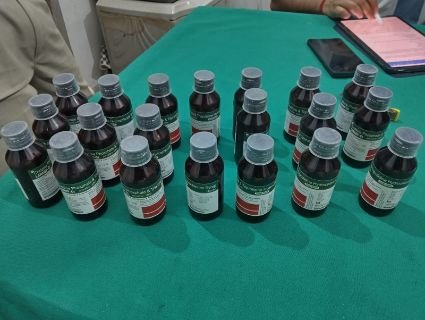 पूर्णिया बिहार 10 अप्रैल25* गुप्त सूचना के आधार पर 20 बोतल प्रतिबंधित कोडिनयुक्त कफ सिरप बरामद। पूर्णिया बिहार 10 अप्रैल25* गुप्त सूचना के आधार पर 20 बोतल प्रतिबंधित कोडिनयुक्त कफ सिरप बरामद।