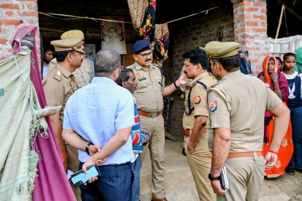 जनपद बाराबंकी10अप्रैल25 का शव घर के कमरे में बेड पर मृत अवस्था में मिलने की सूचना प्राप्त हुई। पुलिस जनपद बाराबंकी10अप्रैल25 का शव घर के कमरे में बेड पर मृत अवस्था में मिलने की सूचना प्राप्त हुई। पुलिस