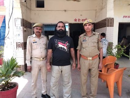 मथुरा10अप्रैल25 *वांछित अभियुक्त 01 ऐड लाइसेंसी रिवाल्वर के साथ गिरफ्तार। मथुरा10अप्रैल25 *वांछित अभियुक्त 01 ऐड लाइसेंसी रिवाल्वर के साथ गिरफ्तार।