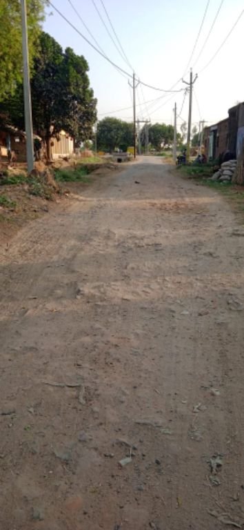 कौशाम्बी10अप्रैल25*अधिकारी और ठेकेदार के बीच खिंची तलवार जनता परेशान*