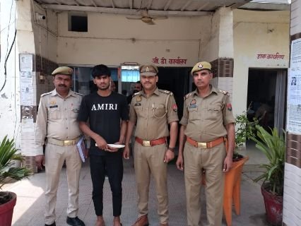 मथुरा10अप्रैल2025* एक अभियुक्त को एक चोरी की मो0सा0 व एक अवैध चाकू के साथ किया गिरफ्तार*