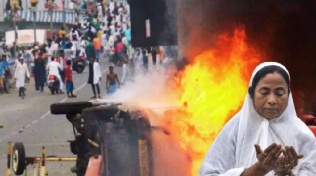 बंगाल10अप्रैल25 में मुस्लिम भीड़ का उत्पात: CM ममता बनर्जी ने वक्फ संपत्तियों की रक्षा की कसम खाई, बंगाल10अप्रैल25 में मुस्लिम भीड़ का उत्पात: CM ममता बनर्जी ने वक्फ संपत्तियों की रक्षा की कसम खाई,