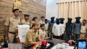 पूर्णिया बिहार 11 अप्रैल 25*लूट कांड का सफल उद्भेदन करते हुए लूटी गई मोबाईल एवं पिकअप के साथ पाँच अभियुक्त को किया गया गिरफ्तार।