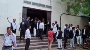 गाजीपुर 11अप्रैल25कोर्ट में अधिवक्ता से मारपीट, गवाह पर हमला करने का आरोप*