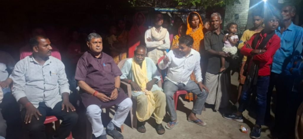 पूर्णिया बिहार11अप्रैल25* विधायक विजय खेमका ने ईस्ट ब्लॉक के महादलित टोला का दौरा किया पूर्णिया बिहार11अप्रैल25* विधायक विजय खेमका ने ईस्ट ब्लॉक के महादलित टोला का दौरा किया