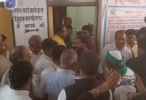 अयोध्या11अप्रैल25*किसान नेता ने पूर्ति निरीक्षक पर लगाया अवैध वसूली व अभद्रता का आरोप