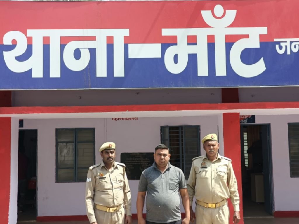 मथुरा 12 अप्रैल 2025*थाना माँट पुलिस द्वारा 01 वांछित अभियुक्त को किया गिरफ्तार व चोरी की 03 बैटरी बरामद